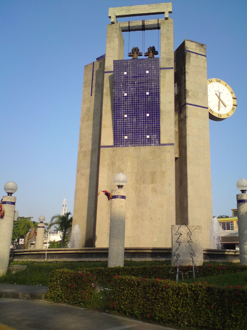 Reloj de las Tres Caras Villahermosa / Abascal Arquitectos